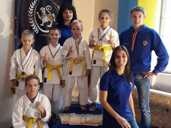 Каратисты из Селидово завоевали награды на Кубке Луганской области