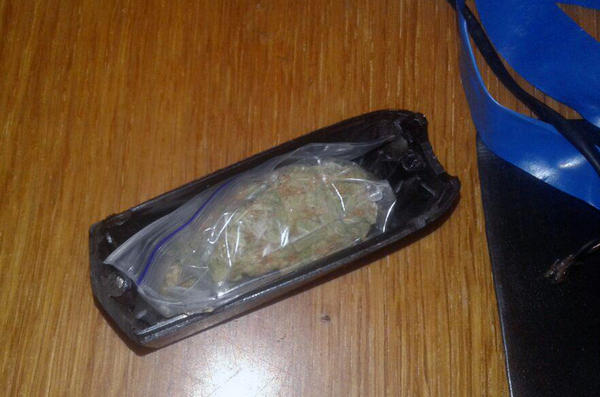 В Покровске полицейские обнаружили наркотики в зарядном устройстве к телефону
