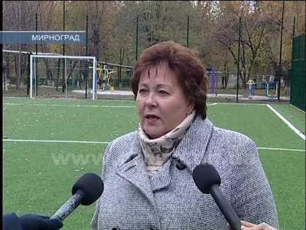 В Мирнограде появилось еще одно футбольное поле с искусственным покрытием