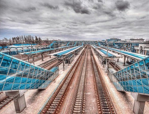 Как сегодня выглядит пустующий железнодорожный вокзал в Донецке