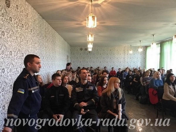 В Новогродовке школьники узнали о работе спасателей