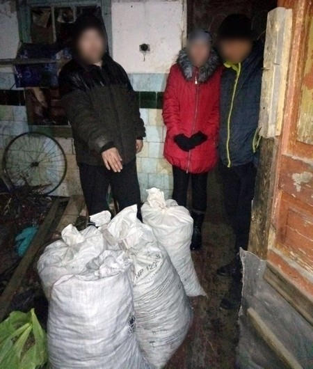 Житель Кураховки отапливал свой дом соседским углем