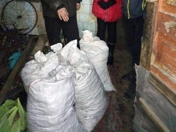 Житель Кураховки отапливал свой дом соседским углем