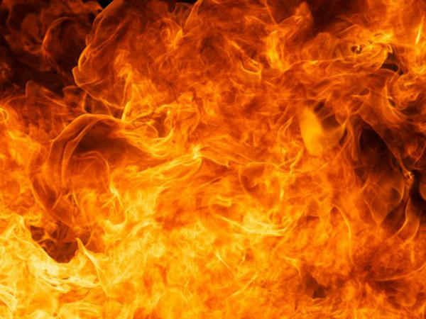В Мирнограде в горящем заброшенном доме пожарные обнаружили труп неизвестного человека