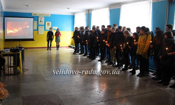В Селидово студенты горного техникума почтили память Героев Небесной Сотни