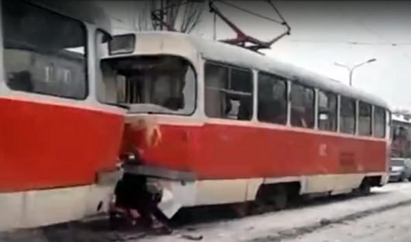 В оккупированном Донецке столкнулись два трамвая