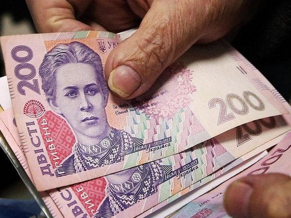 Пенсионерка из Покровска, пытаясь выкупить сына из «полиции», лишилась 20 тысяч гривен