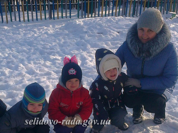 Как в Украинске дети наслаждаются снегом