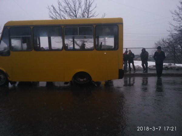 Почему в оккупированном Донецке у маршруток на ходу отваливаются колеса?