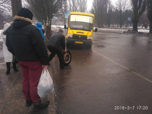 Почему в оккупированном Донецке у маршруток на ходу отваливаются колеса?