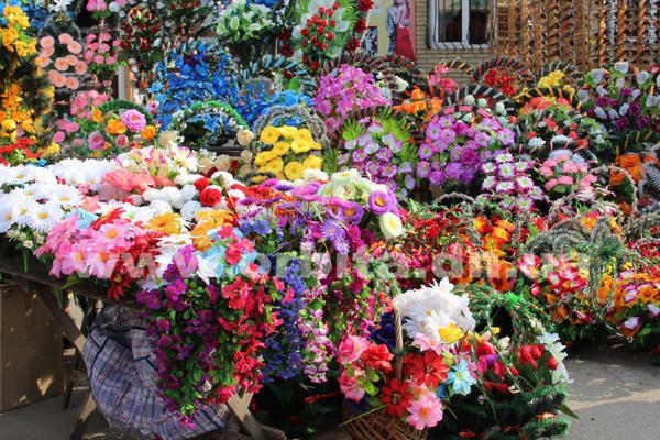 Каким цветам отдают предпочтение жители Покровска в поминальные дни