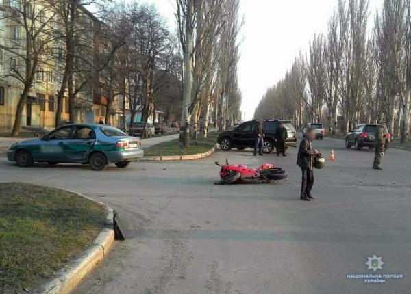 В Покровске 20-летний мотоциклист не справился с управлением и получил многочисленные травмы