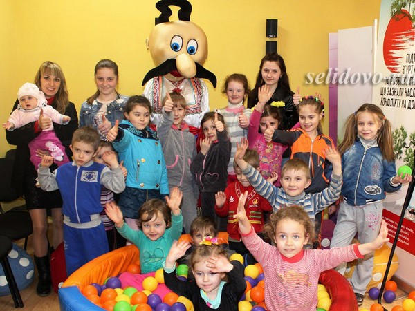 В Горняке для детей организовали праздник мультфильмов