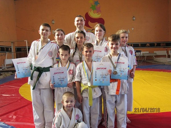 Каратисты из Новогродовки завоевали 8 медалей на Открытом чемпионате Луганской области
