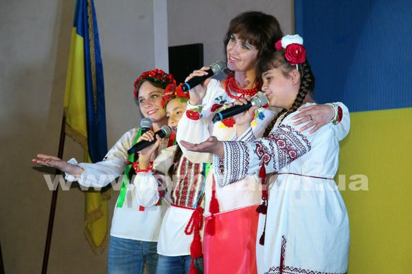В Покровске прошли торжества по случаю Дня Конституции Украины