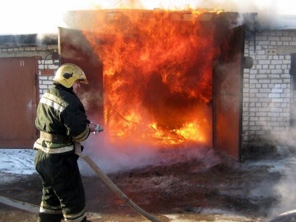На выходных в Покровске сгорели два гаража