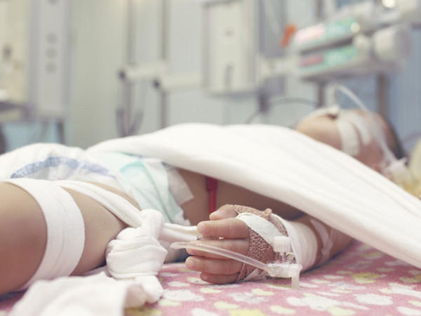 В Селидовскую больницу госпитализирован годовалый ребенок с травмами