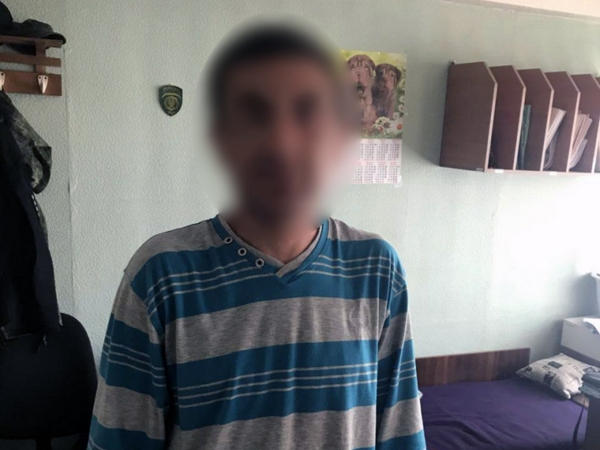 В ходе полицейской отработки в Покровске задержали мужчину, который 8 лет находился в розыске