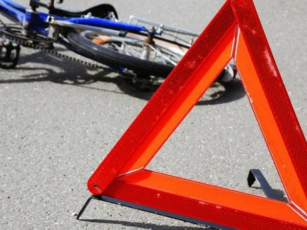 В Покровске велосипедист попал под колеса автомобиля
