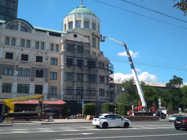 В оккупированном Донецке ремонтируют «отжатую» гостиницу
