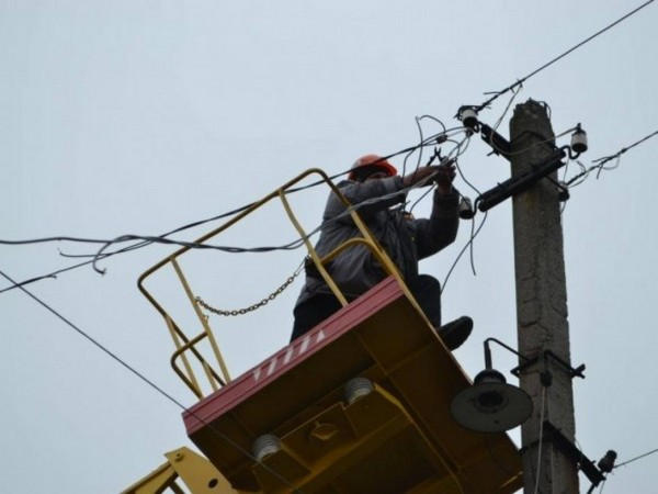 Непогода оставила жителей Покровска без электричества