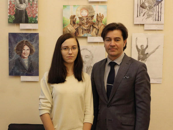 Юная художница из Покровска удостоена сразу трех государственных наград