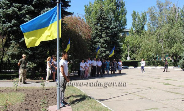 В Селидово торжественно подняли государственный флаг Украины
