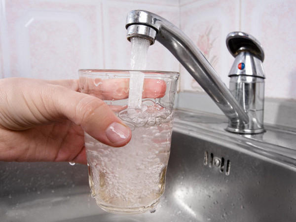 Жителям Покровска, Селидово и Новогродовки рекомендуют не употреблять водопроводную воду
