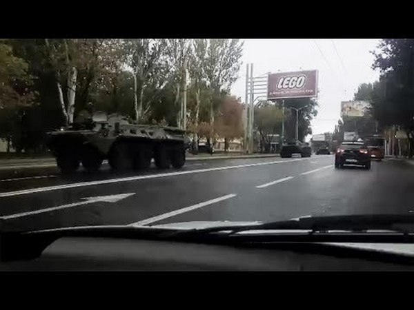 По центру оккупированного Донецка проследовала колонна бронетехники