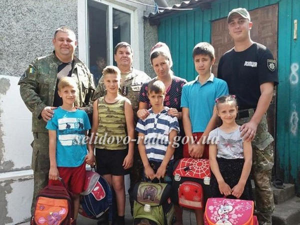 Школьники из Украинска получили подарки к 1 сентября