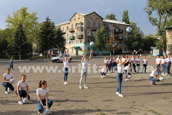 В Родинском организовали яркий танцевальный флешмоб