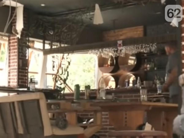 Как после взрыва выглядит изнутри кафе «Сепар» в оккупированном Донецке