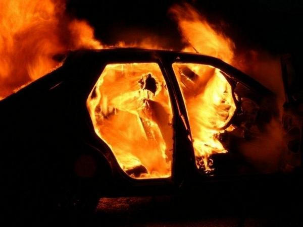 В Покровском районе на глазах у владельца сгорел автомобиль