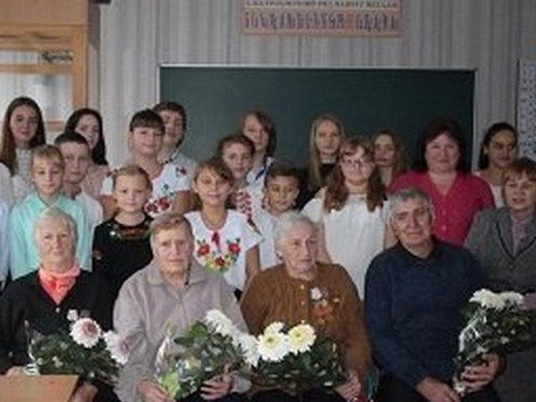 Новогродовские школьники встретились с ветеранами