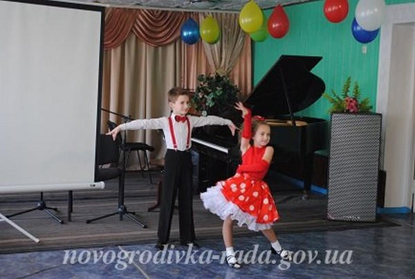 Как в Новогродовке работников культуры поздравили с профессиональным праздником