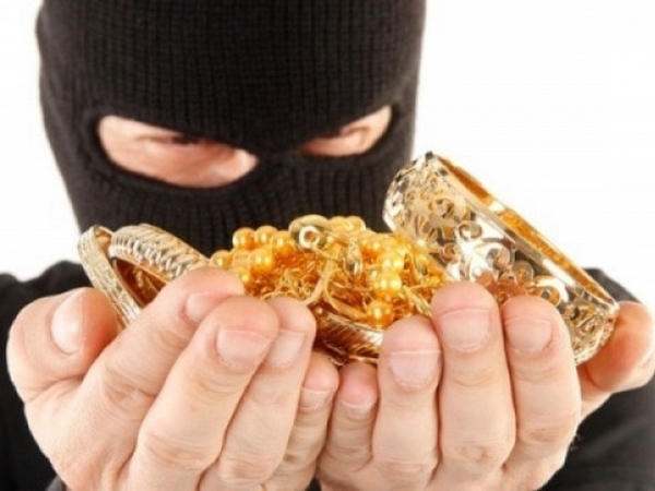 Все гениальное просто: стало известно, кто украл золото и бриллианты из ЦУМа в оккупированном Донецке