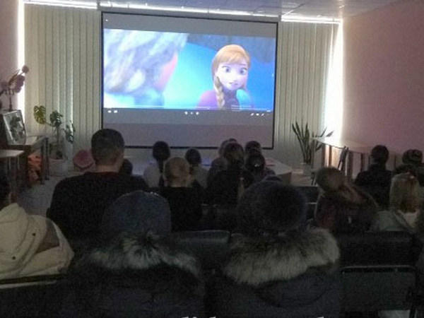 В Селидово детям показали увлекательный мультфильм