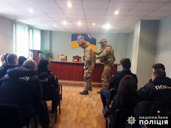 Селидовские полицейские перенимают боевой опыт у пограничников