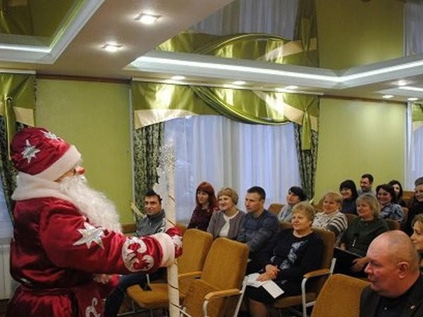 В Новогродовке на аппаратное совещание при городском голове пришел Дед Мороз