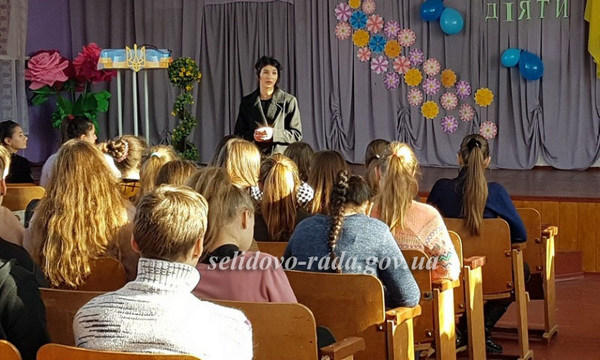 Селидовские школьники пообщались с прокурором