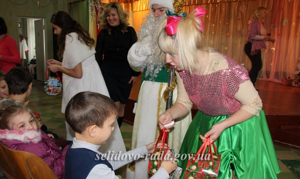 В Селидово Святой Николай устроил веселый праздник для детей с инвалидностью