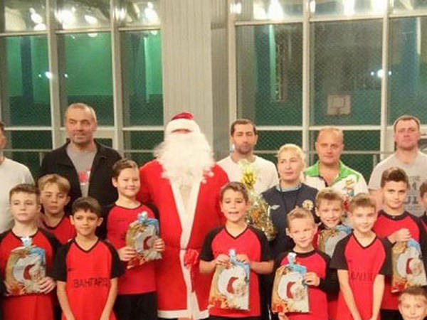 В Селидово прошел семейный Новогодний мини-турнир по футболу