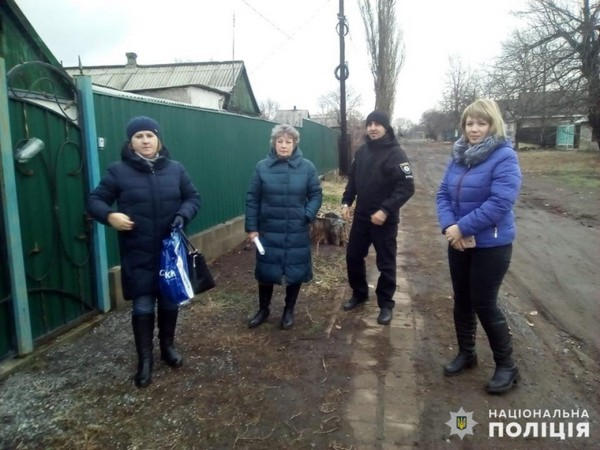 Полицейские и работники соцслужбы прошлись по «проблемным» семьям в Горняке и Кураховке