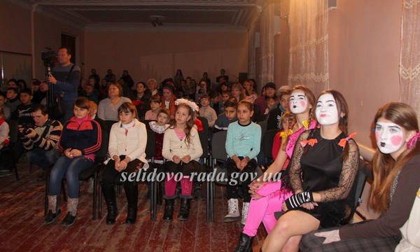 В Селидово для детей воинов АТО организовали яркое торжественное мероприятие