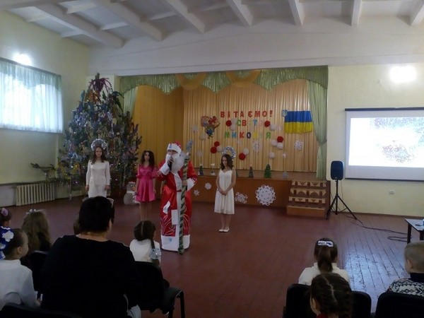 Горняцких школьников посетил Святой Николай