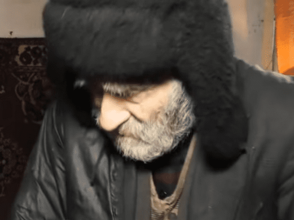 Долгожитель из Покровска встретил свой 90-летний юбилей в холоде и ужасных условиях