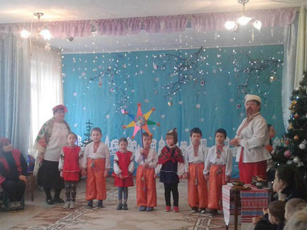 В Украинске воспитанникам детского сада устроили яркий Рождественский праздник