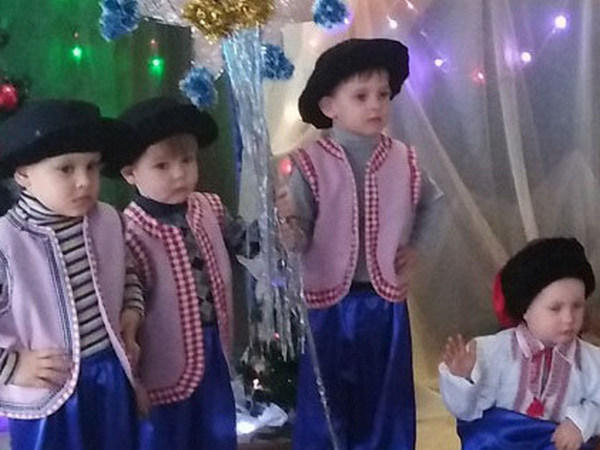 В Кураховке детям устроили яркий Рождественский праздник