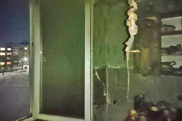 Жительница Мирнограда захламила, а потом подожгла свою квартиру