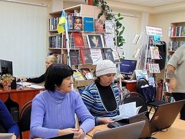 Японцы помогли жителям Новогродовки освоить компьютерную грамоту